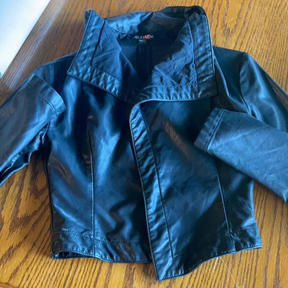 Used - Picture 1 of 5